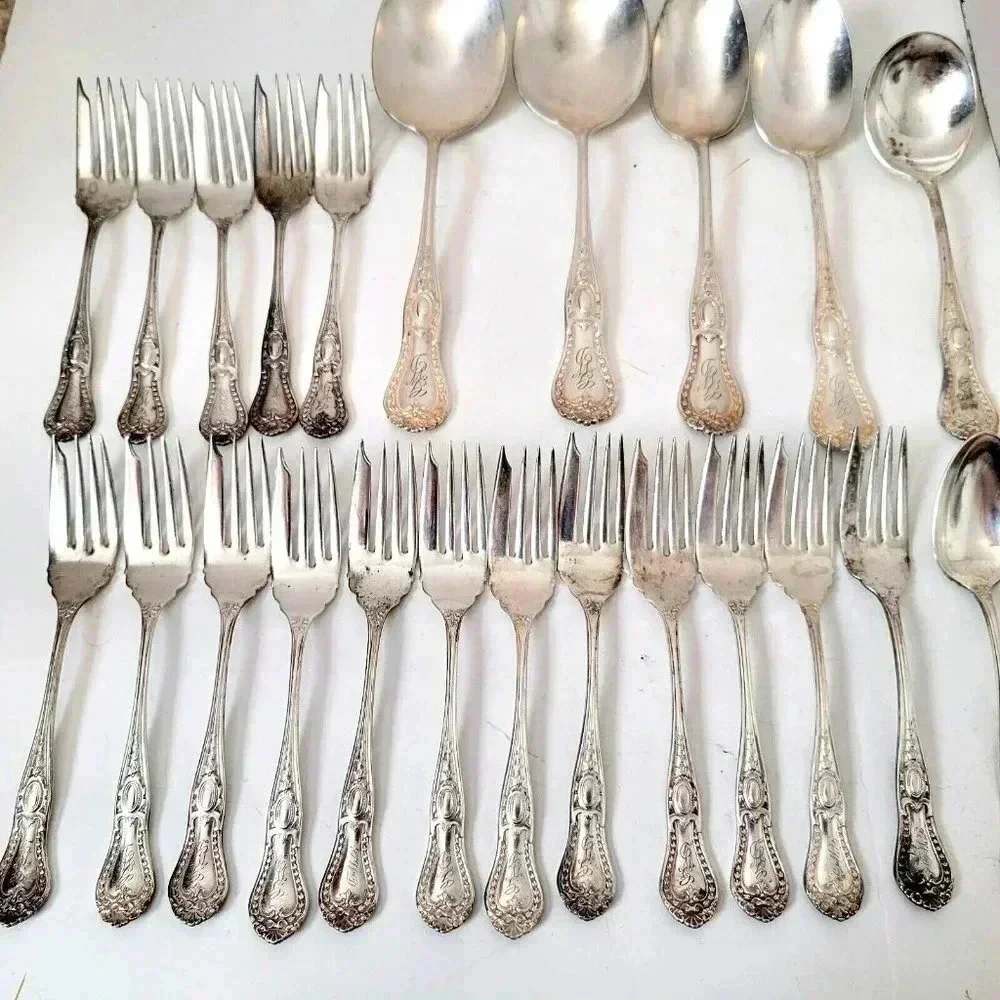 E.H.H. Smith Silver Co Marie Antoinette Silverplate Set of 40 1900's Mon…